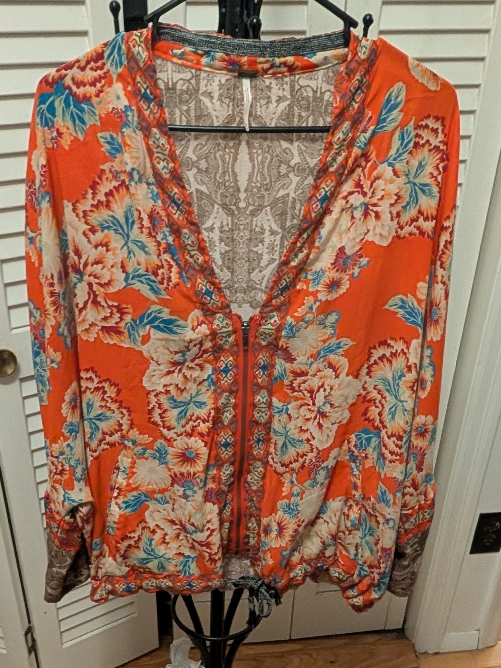 Free People Floral Orange V-Neck Zip Top Size Medium